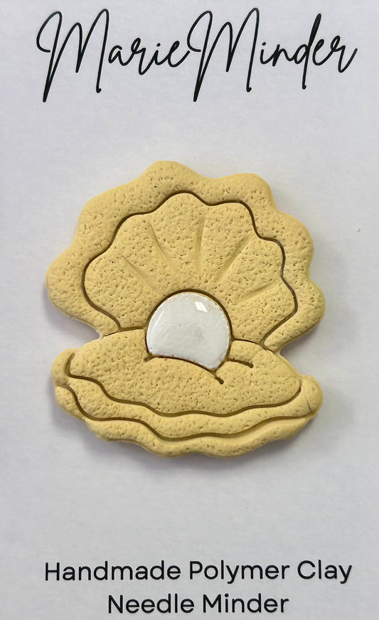 Clam with Pearl Needle Minder