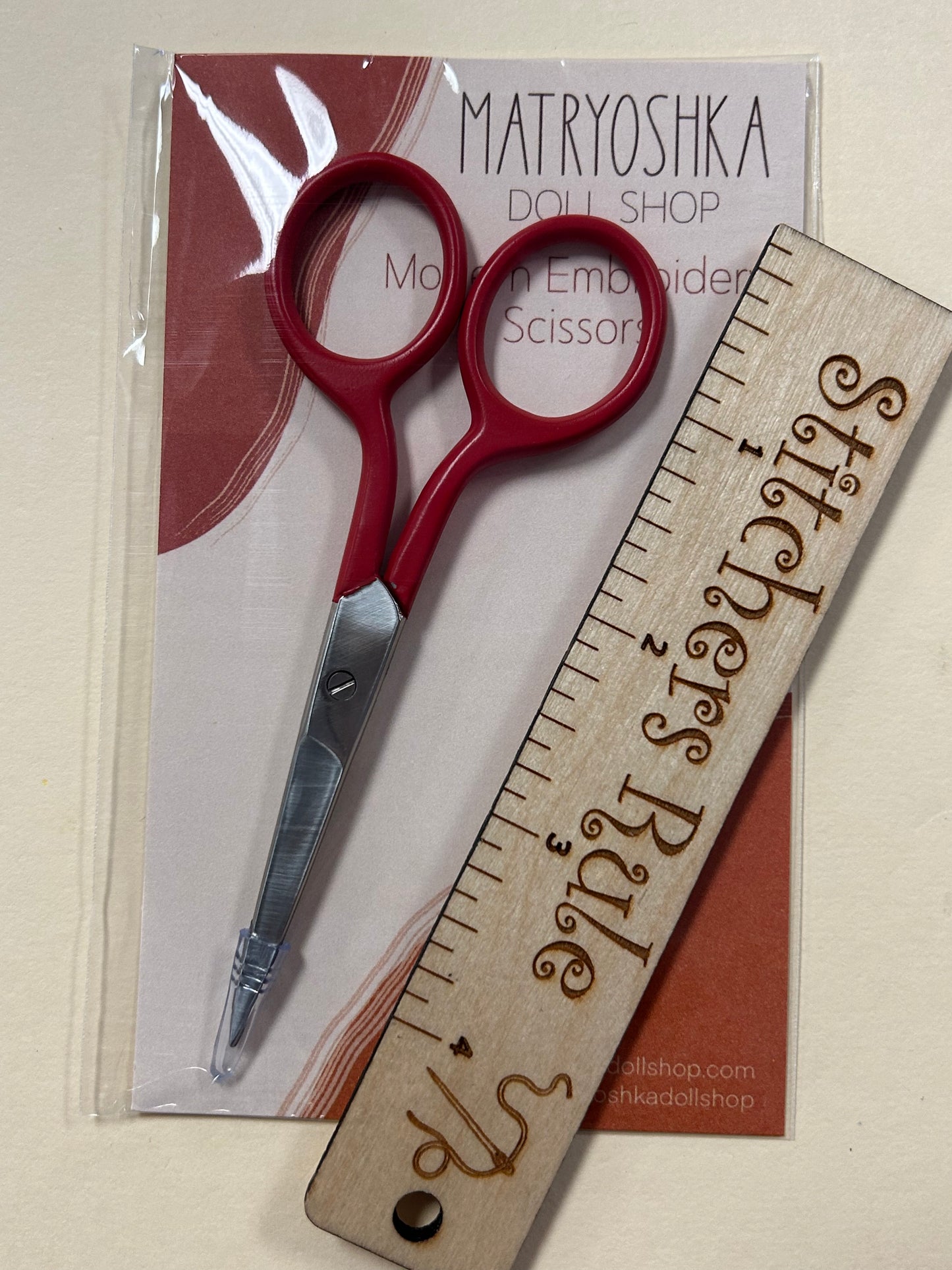 Small Embroidery Scissors - Red