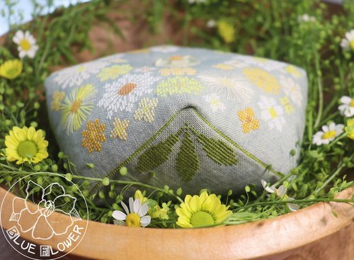 Daisy Crown Biscornu