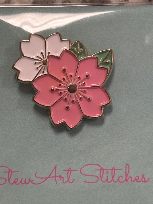 Small White & Pink Flowers Needle Minder