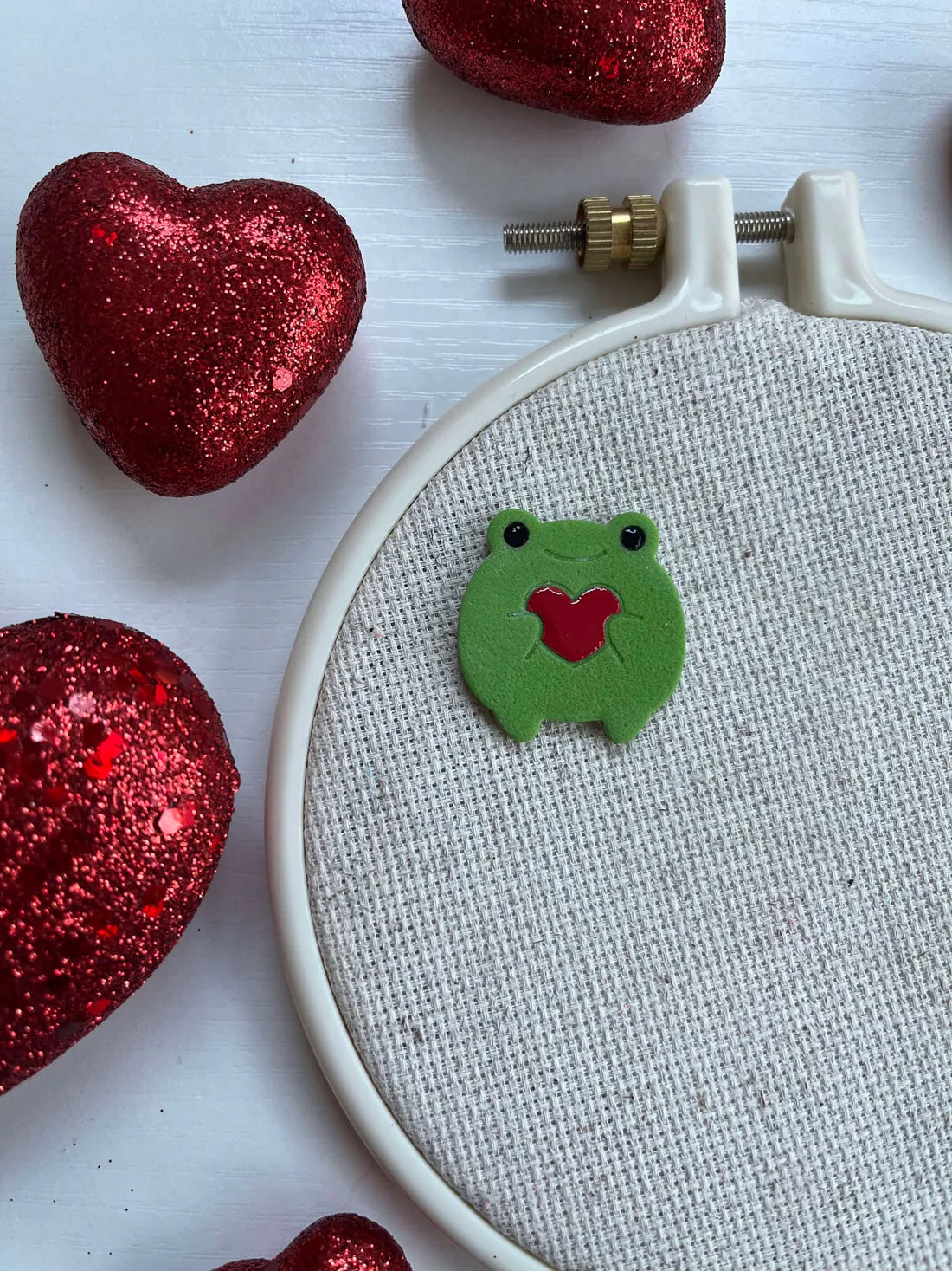 Frog with Heart Needle Minder