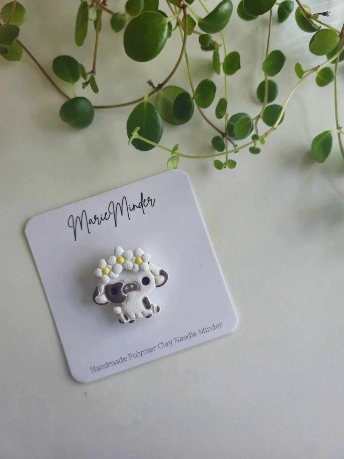 Cow with Daisy Crown Needle Minder