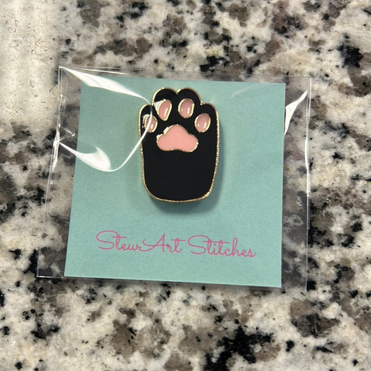 Black Cat Paw Needle Minder