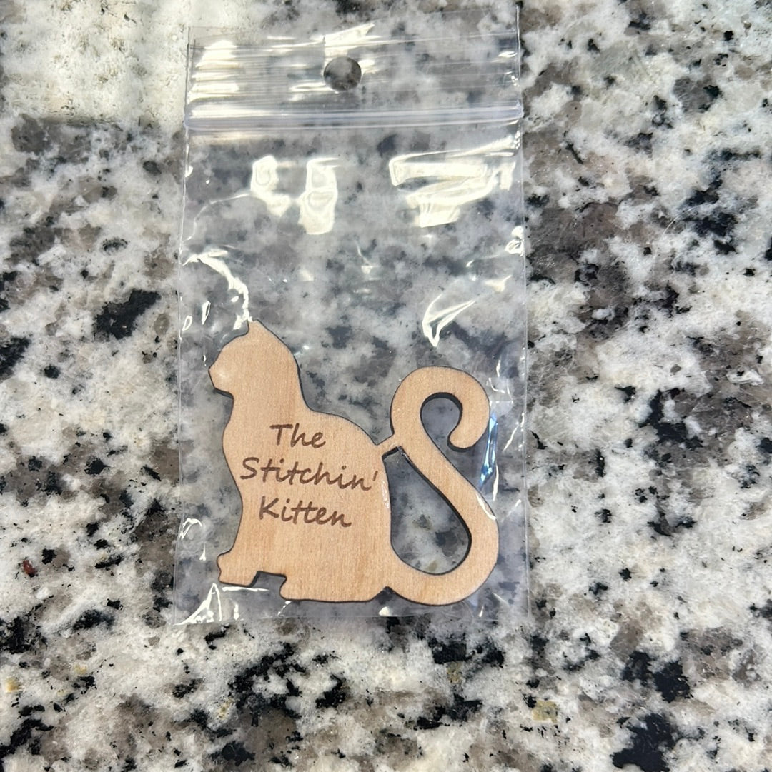 The Stitchin’ Kitten Wooden Needle Minder V2