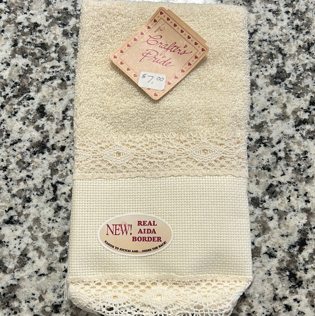 Fingertip Vanilla Lace-edged Towel