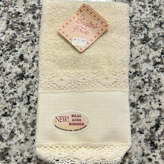 Fingertip Vanilla Lace-edged Towel