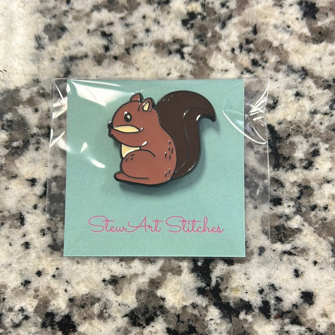 Chubby Squirrel Needle Minder