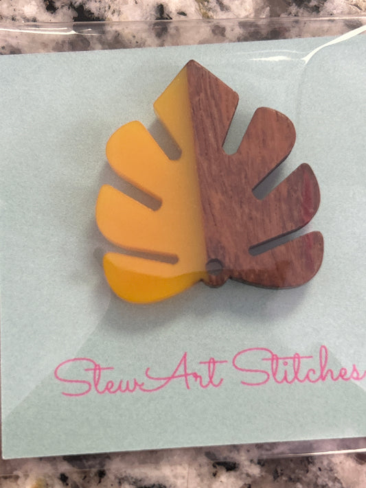 Yellow Wooden Leaf Needle Minder