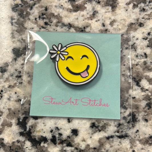 Cute Smiley Face Needle Minder