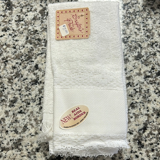 Fingertip White Lace-edged Towel