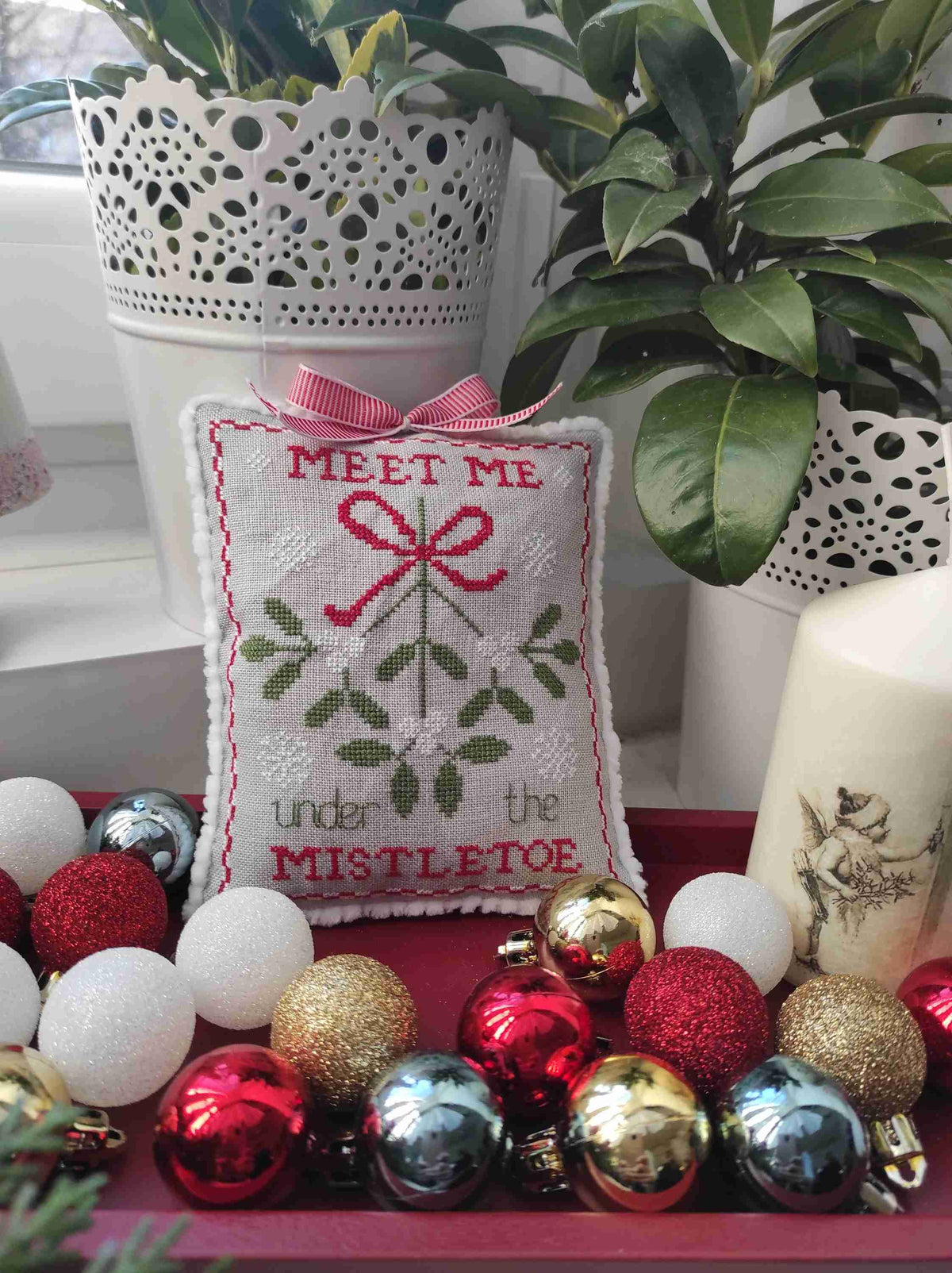 Meet Me Under the Mistletoe