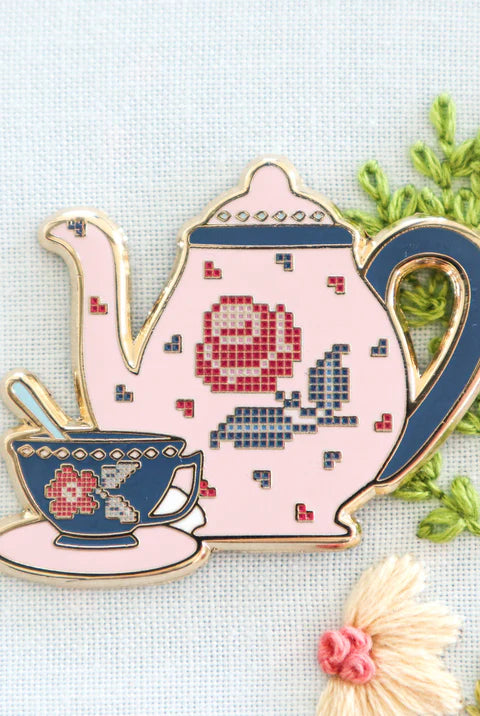 TRUNK SHOW Roses Tea Set Needle Minder