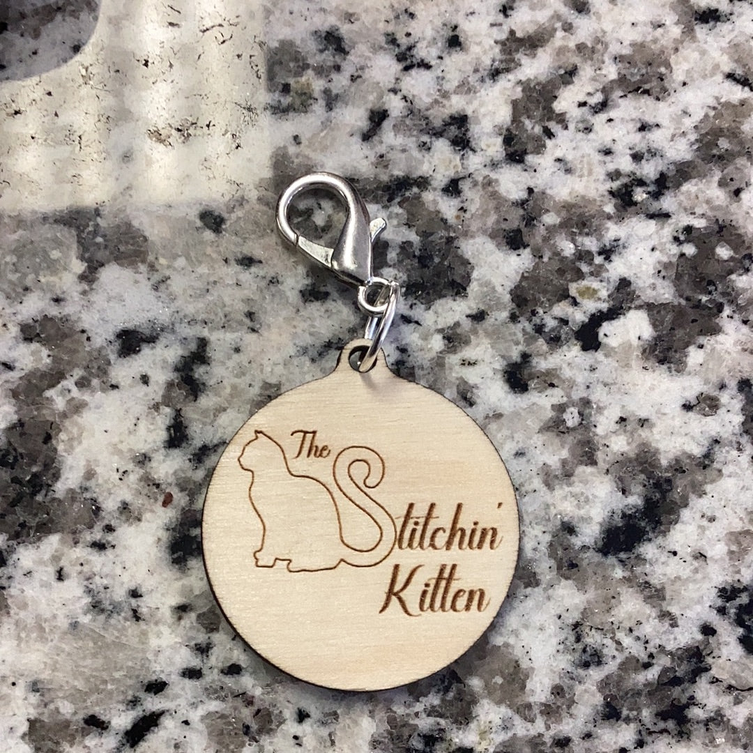 The Stitchin’ Kitten Zipper Pull Tag