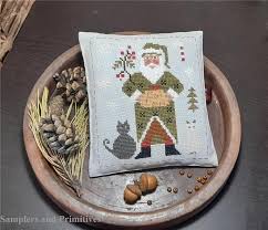 TRUNK SHOW Cat Toy Santa